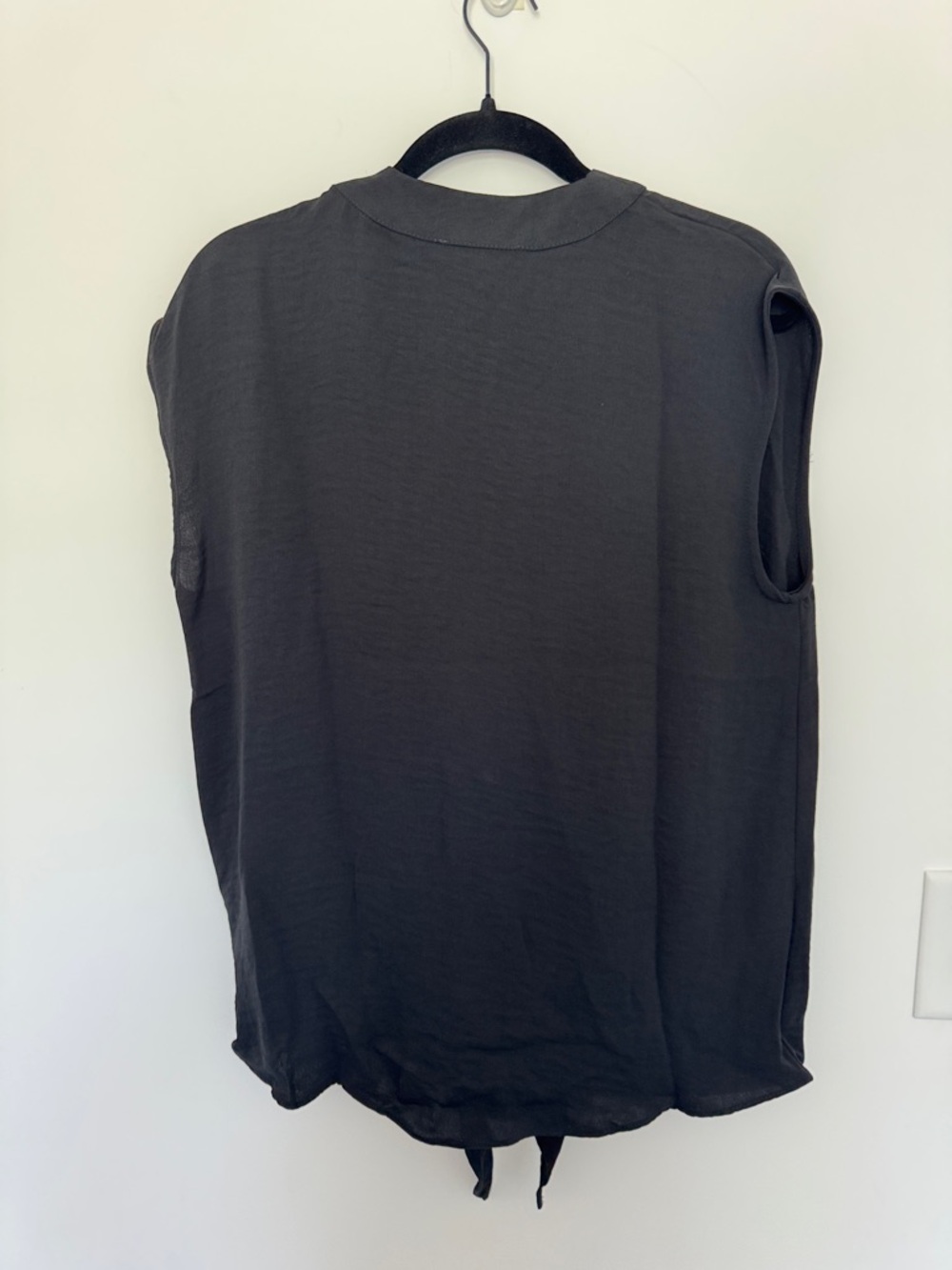 She + Sky NWT Black Sleeveless V-Neck Tie-Front Blouse - Size L - Picture 4 of 5